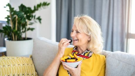 Lo que recomienda no comer una neuróloga para no acelerar la pérdida de memoria