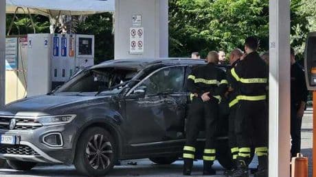 Il giallo del Suv esploso dal benzinaio a Roma, gravissimo l'automobilista: salvato con l'estintore dall'operaio bengalese