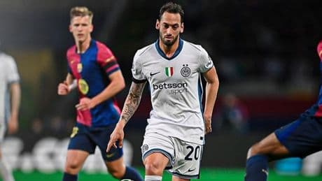 Hakan Çalhanoğlu'ndan Barcelona paylaşımı!