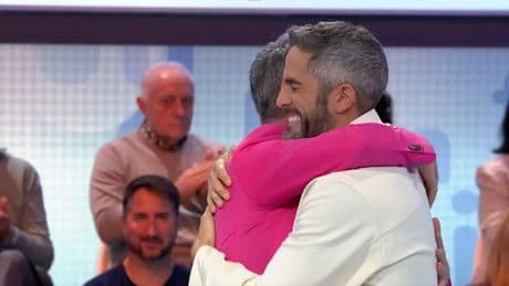 &quot;Nunca había abrazado a un Frigopie&quot;, la reacción de Roberto Leal con el traje de Jorge Lucas en &#039;Pasapalabra&#039;
