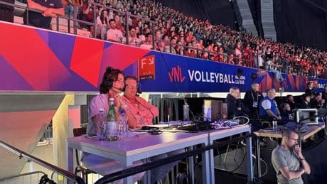 Oud-volleybalster Schoot geeft live-commentaar voor slechtzienden: 'Beeldend omschrijven'