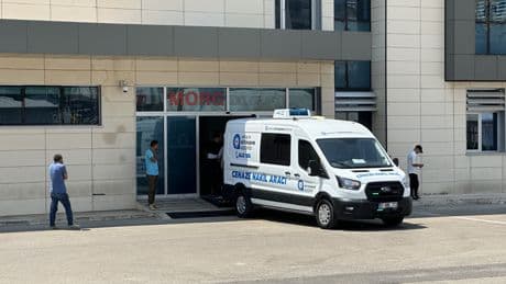 Antalya'da sahilde fenalaşan genç kaldırıldığı hastanede öldü