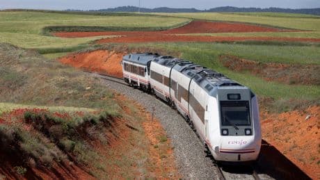 Varios trenes afectados por una avería en la catenaria en Navarra