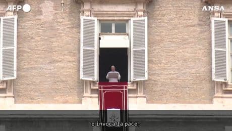 Il Papa all’Angelus: “Fermare la tragedia della guerra prima che sia troppo tardi”