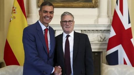 Sánchez celebra en Londres el pacto con Reino Unido sobre Gibraltar y exhibe sintonía con Starmer: "Somos gobiernos alineados"