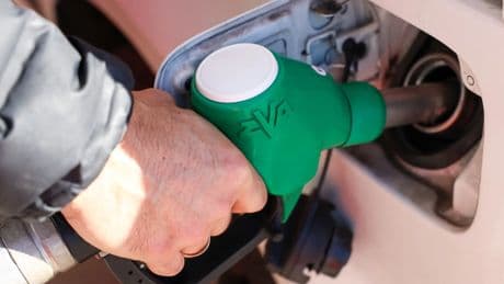 El precio de la gasolina marca mínimos desde finales de 2022: esto es lo que cuesta llenar el depósito