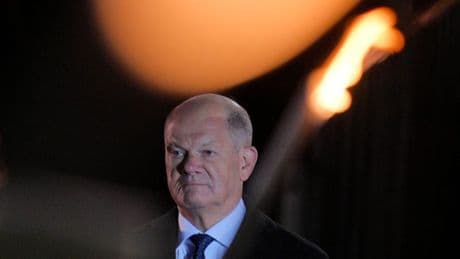 Regierungswechsel: "Respect" zum Abschied: Zapfenstreich für Scholz