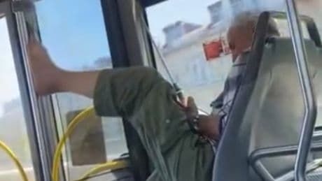 Otobüslerde "pes" dedirten görüntüler