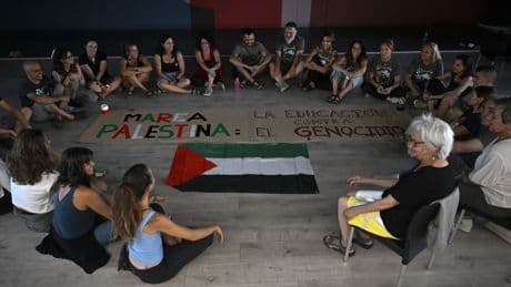 İspanya'da öğretmenler yeni eğitim yılı öncesinde İsrail'e karşı eylem başlattı
