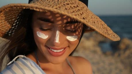 Siete solares faciales para un bronceado perfecto