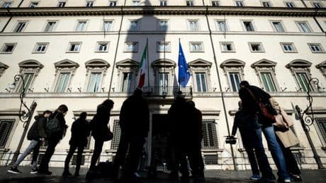 Pnrr, arrivano le modifiche. Nuova rottamazione auto da 600 milioni di euro. Meno colonnine di ricarica