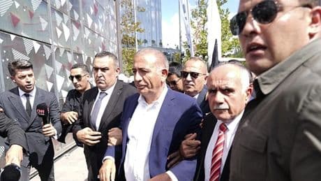 Gürsel Tekin yüzlerine söyledi! CHP'liler sessizliğe büründü: Ben Aziz İhsan Aktaş’ın Ertan Yıldız’ın arkadaşı değilim