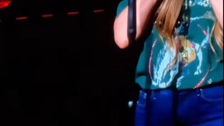 Kelly Clarkson breaks down crying in viral video days before ex-husband Brandon Blackstock’s death