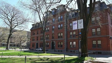 Rechter blokkeert maatregelen Trump tegen buitenlandse studenten op Universiteit Harvard