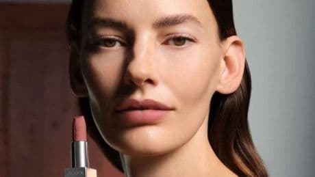 Boots giving out free Prada mirror when shoppers buy 'non-drying' matte lipstick