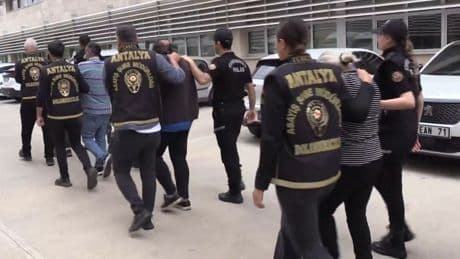 17 ilde 17 ayrı dolandırıcı şebekesine operasyon: 73 kişi tutuklandı