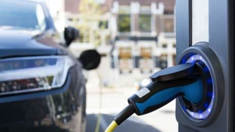 Los puntos de recarga de coches eléctricos superan ya los 43.500 en España