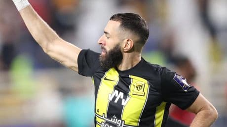 Doblete de un Benzema que acaricia el título