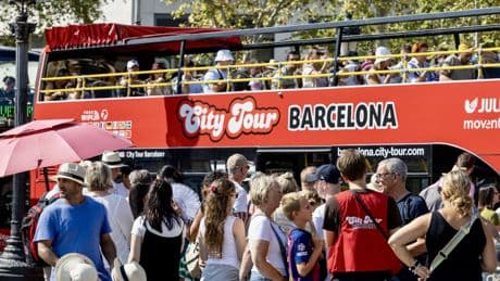 Catalunya y Madrid pierden turistas en verano por primera vez desde la pandemia
