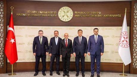 İzmir Büyükşehir Belediye Başkanı Tugay, AKP'li isimlerle birlikte Bakan Şimşek'i ziyaret etti