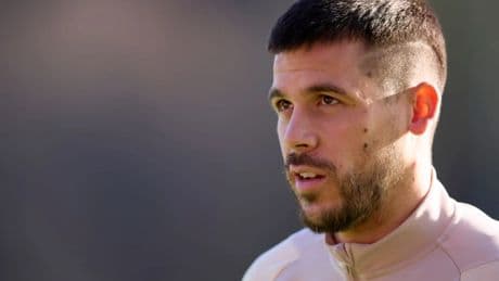 Primeras palabras del futbolista Carles Pérez tras sufrir la mordedura de un perro en sus genitales