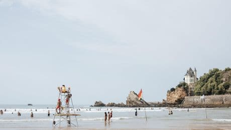 «Même le bain devient dangereux» : à Biarritz, l’été sous tension de l’une des plus belles plages de France