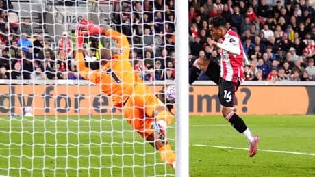 Fabio Carvalho snatches last-gasp point for Brentford to deny Chelsea
