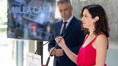 Ayuso defiende su uso del chalet de Rascafría y pide no compararlo con el Falcon de Sánchez: "Llevé comida de casa"