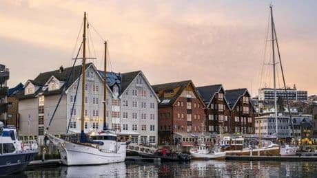 Zwei Monate geht die Sonne jetzt nicht unter – und die Stadt ist voller Energie