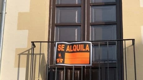 Ni Barcelona, ni Madrid, esta es la ciudad de España donde se 'pelean' por alquilar una habitación