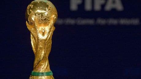 Foot: 48 équipes réparties en douze groupes et un tour supplémentaire pour le Mondial 2026