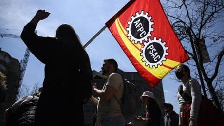 Tens of thousands of federal public service jobs should be eliminated, think tank says