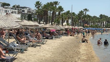 Bodrum'da plajlarda 'bayram' yoğunluğu