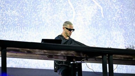 Qui est DJ Snake, l’icône de l’électro qui remplit le Stade de France, ce samedi ?