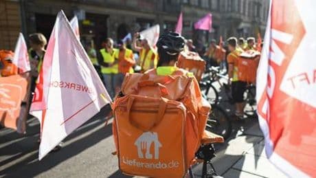 Lieferando-Fahrer streiken für Tarifvertrag