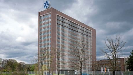 VW in der Krise - Gewinne runter, Aktie rauf – wie passt das zusammen?