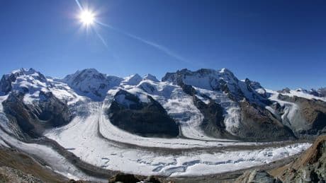 Schlusslicht: Warum die Schweiz einen Gletscher unter Wasser setzt