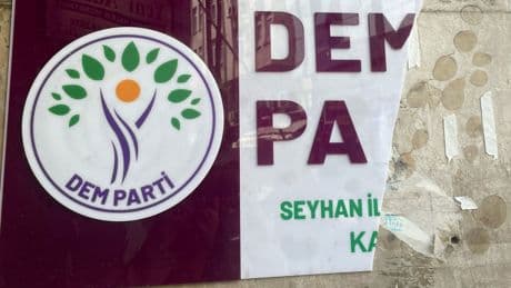 Adana Seyhan'da DEM Parti binasına saldırı