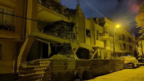 İstanbul'da korku dolu dakikalar... Çevredeki binalar boşaltıldı