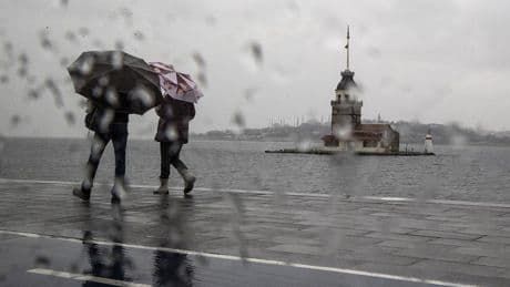 Meteoroloji saat verdi! İstanbul'da sağanak yağmur