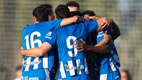Mariano no desentona en su estreno con el Alavés