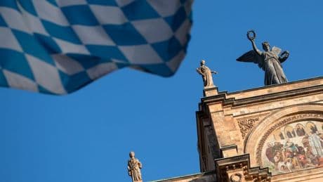 Bayerischer Landtag: Warum Bayern immer noch keine Extremismus-Klausel hat