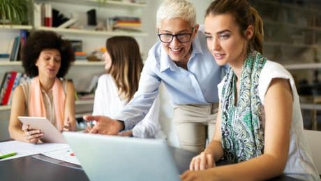 «Ils ont conscience que leurs revenus vont baisser» : pourquoi ont-ils troqué leur routine de salarié contre l’incertitude de l’entrepreneuriat ?