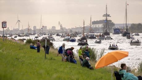 LIVE | Prins Maurits luidt scheepsbel, Sail officieel van start