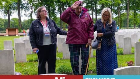 Heartbreaking moment WW2 veteran salutes graves of 'friends who didn't come back'