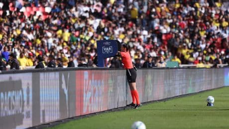 La Liga F aprueba el uso del VAR bajo demanda para la temporada 2025-2026