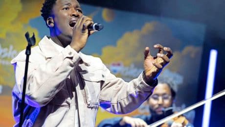 Claude zakt naar zevende plek, kenners noemen grootste kanshebbers Songfestival