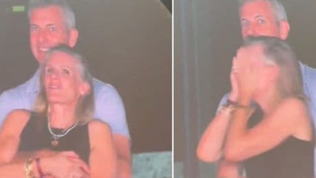 Amanti al concerto dei Coldplay, Kristin Cabot senza fede al dito: addio al marito milionario? Intanto si è dimessa dall'azienda