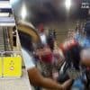 KIJK. Roltrap slaat op hol door vrouw die bang is van insect, meerdere gewonden door paniek