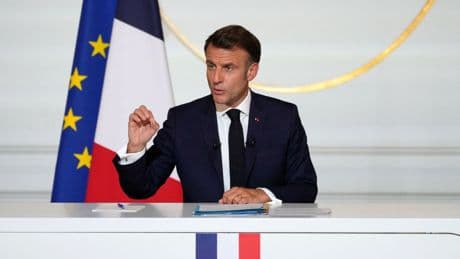 Emmanuel Macron reporte la conférence mais garde sa ligne sur un État Palestinien